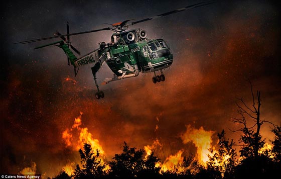 صور مرعبة لمخاطرة طيارين بحياتهم من أجل إخماد حرائق  صورة رقم 3