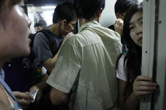 التنانير القصيرة وهرمونات الشباب وراء التحرش النوعي  صورة رقم 5