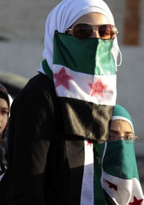 سوريات يلتحقن بقوات الأسد خشية الاختطاف والاغتصاب! صورة رقم 3