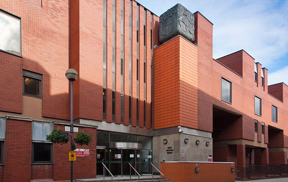 طالبة تتهم مدرسها باغتصابها وممارسة الرذيلة معها قبل 8 سنوات  صورة رقم 2