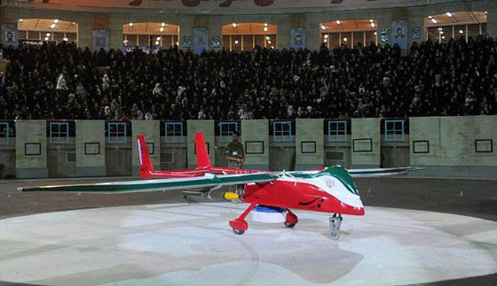 ايران تعرض خصائص طائرة 