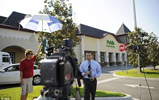 الفائزة بأكبر جائزة يانصيب تدفع ثمن غداء 180 شخصاً في مطعم  صورة رقم 3