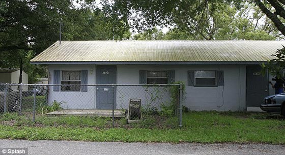 الفائزة بأكبر جائزة يانصيب تدفع ثمن غداء 180 شخصاً في مطعم  صورة رقم 5