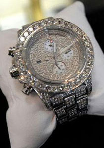 عرض هدايا قدمت لوزراء مصر للبيع بمزاد علني صورة رقم 1