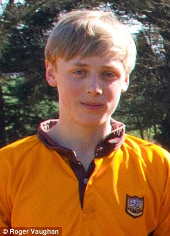 فتى بريطاني ينتحر بعد ارساله رسائل خادشة للحياء لفتاة بالموبايل  صورة رقم 1