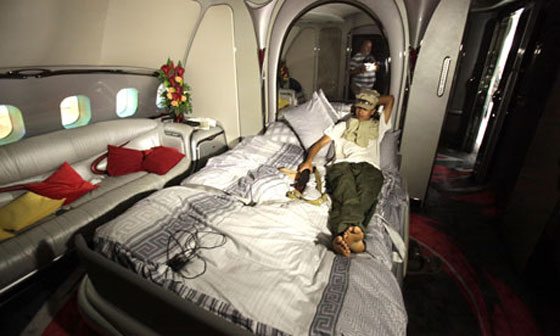 اردنية تطالب الوليد بن طلال بحصتها عن بيع طائرته للقذافي صورة رقم 2 اردنية تطالب الوليد بن طلال بحصتها عن بيع طائرته للقذافي صورة رقم 2