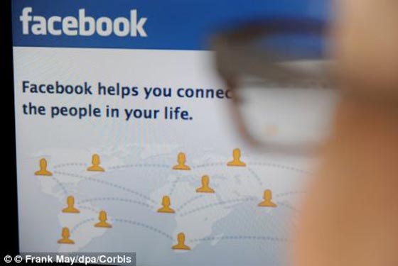 أغوى فتاة مسلمة بممارسة الرذيلة معه ثم ابتز منها ذهب والدتها  صورة رقم 3