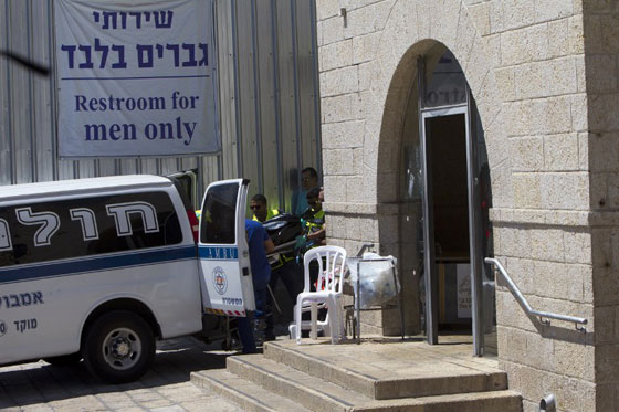 القدس: رجل يهتف الله أكبر ويتلقى عشر رصاصات في صدره! صورة رقم 6 القدس: رجل يهتف الله أكبر ويتلقى عشر رصاصات في صدره! صورة رقم 6