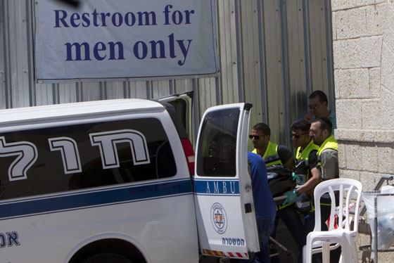 القدس: رجل يهتف الله أكبر ويتلقى عشر رصاصات في صدره! صورة رقم 7 القدس: رجل يهتف الله أكبر ويتلقى عشر رصاصات في صدره! صورة رقم 7