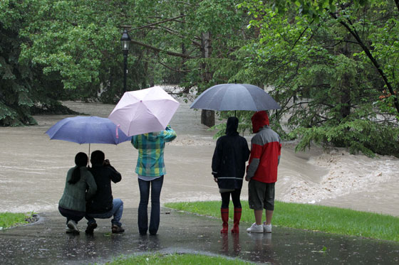 بالصور: اقوى الفيضانات تغرق مدن كندا  صورة رقم 6