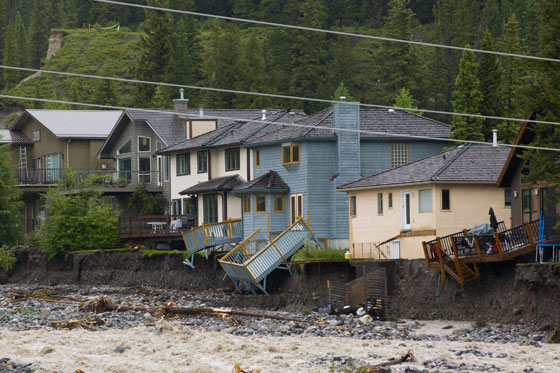 بالصور: اقوى الفيضانات تغرق مدن كندا  صورة رقم 12