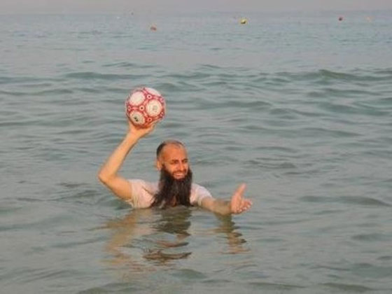 أحمد الاسير من المخبز الى استوديو الفن ثم الدعوة والجهاد! صورة رقم 7 أحمد الاسير من المخبز الى استوديو الفن ثم الدعوة والجهاد! صورة رقم 7