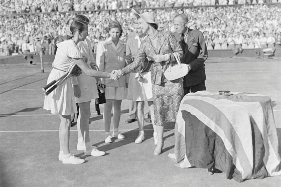 صور قديمة نادرة تنشر لأول مرة لبطولة التنس الاشهر في العالم صورة رقم 12