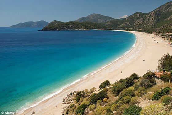 سائح بريطاني يتعرض للطعن والتجريد من ملابسه في تركيا صورة رقم 6 سائح بريطاني يتعرض للطعن والتجريد من ملابسه في تركيا صورة رقم 6