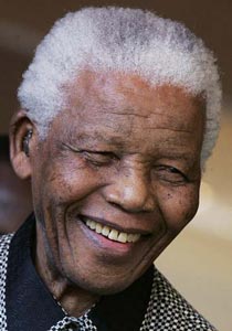 نيلسون مانديلا يوصي بدفنه بقبر متواضع في موطن اجداده! صورة رقم 1