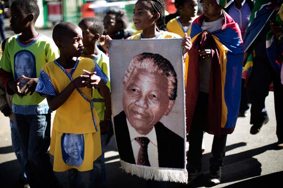 نيلسون مانديلا يوصي بدفنه بقبر متواضع في موطن اجداده! صورة رقم 13