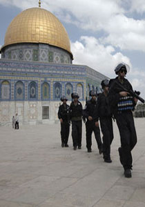 حاخام: الشاباك يحثنا على الصلاة في باحة الاقصى  صورة رقم 2