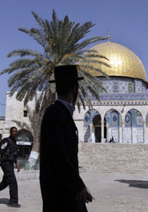 حاخام: الشاباك يحثنا على الصلاة في باحة الاقصى  صورة رقم 1