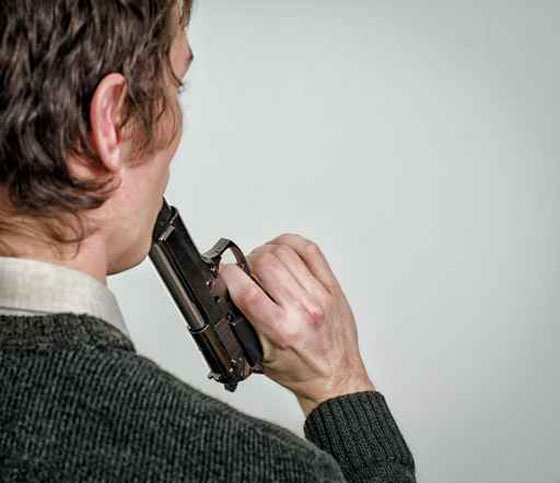 يقتل 6 من افراد أسرته ثم ينتحر صورة رقم 1