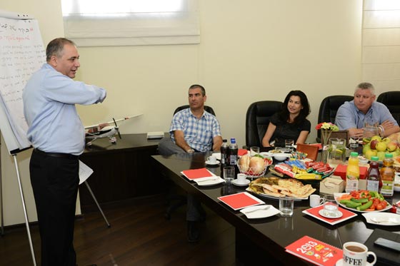 إدارة شتراوس تزور المجتمع العربي وتعقد لقاءً مفتوحًا مع ممثلين ومؤثرين فيه صورة رقم 5