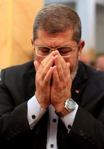 مرسي كان يعتزم عزل السيسي قبل ان يقوم الأخير بالاطاحة به صورة رقم 2