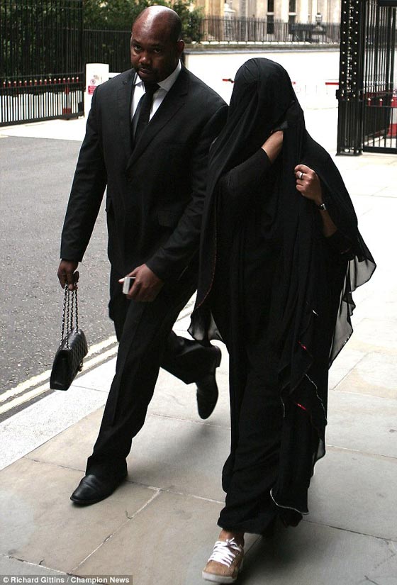 تدعي أنها تدعي أنها