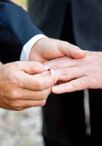 بريطانيا تشهد طفرة في الطلب على خواتم الخطبة.. للرجال  صورة رقم 1