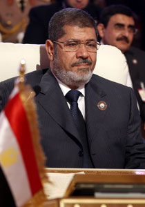 اين اختفى مرسي؟! مصادر تكشف انه في معسكر اختبارات العذرية! صورة رقم 1