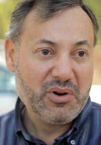 الاعلامي احمد منصور.. مصر اكبر من مليارات الامارات صورة رقم 1