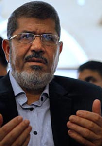 مرسي مصاب بعقدة الشرعية وكررها مئات المرات أثناء التحقيق صورة رقم 3