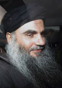 مسلمون يحتجون لتقديم لحم الخنزير في السجن ويهددون زملاءهم بالطعن   صورة رقم 2