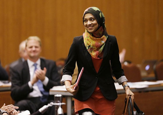 طالبة محجبة في مجلس امناء جامعة كاليفورنيا يثير غضب اليهود صورة رقم 2