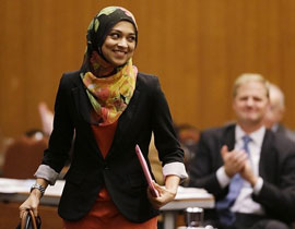 طالبة محجبة في مجلس امناء جامعة كاليفورنيا يثير غضب اليهود صورة رقم 1