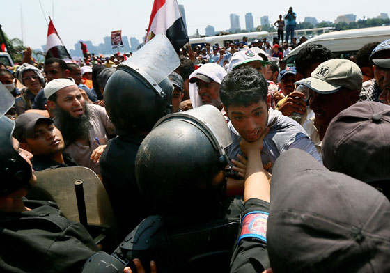 تصاعد الاستقطاب والانقسام ومليونيتين في القاهرة اليوم الجمعة صورة رقم 11