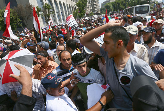 تصاعد الاستقطاب والانقسام ومليونيتين في القاهرة اليوم الجمعة صورة رقم 15