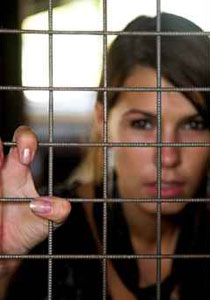 ادّعت اغتصابها بدبي فسجنت لممارسة الرذيلة وشرب الخمر صورة رقم 1