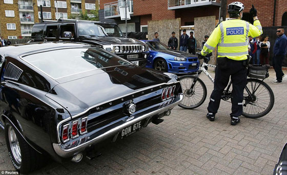 صور: سيارات فيراري فارهة يستأجرها طلبة فقراء لحفل تخرجهم صورة رقم 11