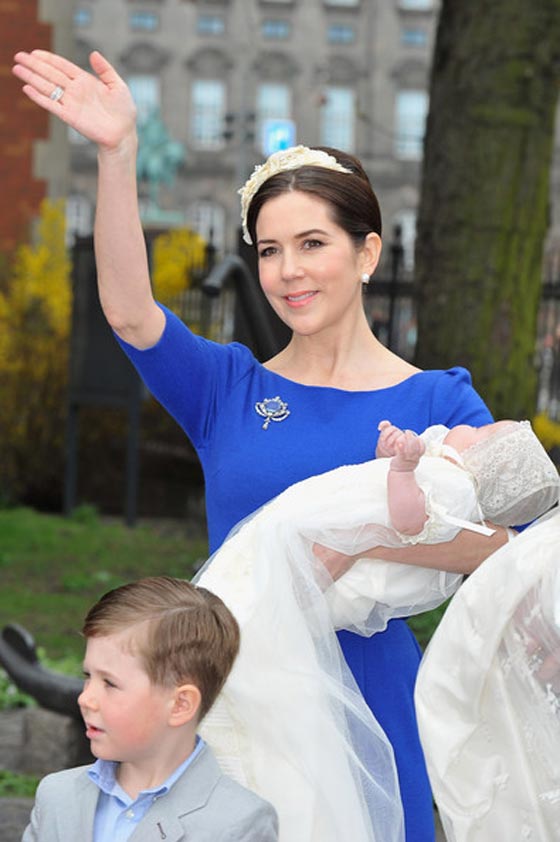 الملكة رانيا الاولى بقائمة أجمل 10 أميرات وملكات حول العالم صورة رقم 2