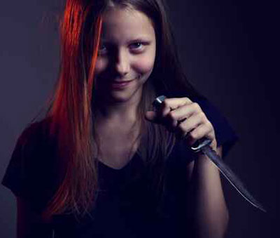 قاصر تذبح والدها لسوء معاملته لها ولاخواتها! صورة رقم 1