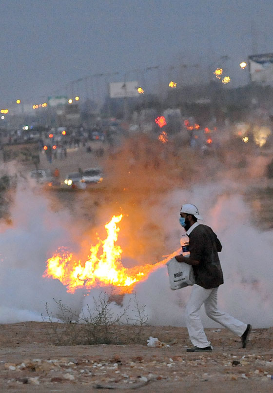  عشرات الجرحى والمعتقلين في اشتباكات بين الاخوان والامن صورة رقم 4