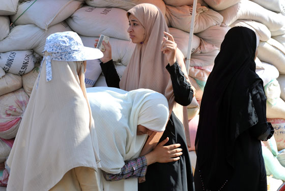  عشرات الجرحى والمعتقلين في اشتباكات بين الاخوان والامن صورة رقم 8