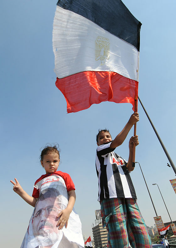  عشرات الجرحى والمعتقلين في اشتباكات بين الاخوان والامن صورة رقم 13