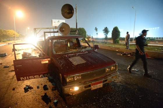  عشرات الجرحى والمعتقلين في اشتباكات بين الاخوان والامن صورة رقم 14