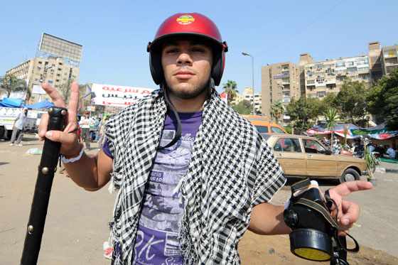  عشرات الجرحى والمعتقلين في اشتباكات بين الاخوان والامن صورة رقم 18