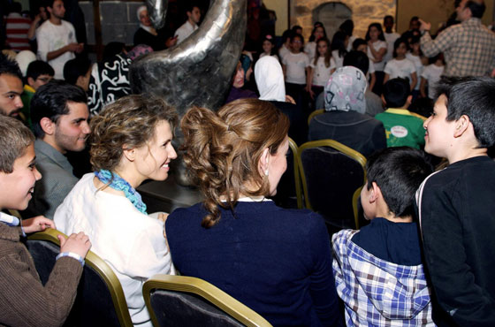 اسماء الاسد تساهم باعداد طعام افطار ليلة القدر في مجمع للايتام صورة رقم 1