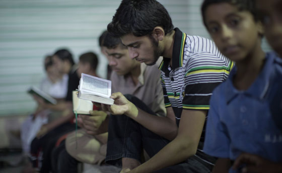 بالصور.. مسلسلات اون لاين ينقل صور الاحتفالات بليلة القدر.. حول العالم صورة رقم 2