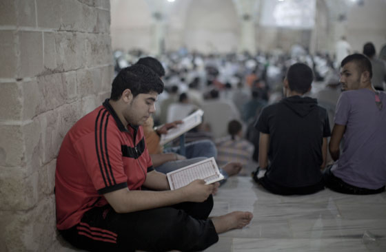 بالصور.. مسلسلات اون لاين ينقل صور الاحتفالات بليلة القدر.. حول العالم صورة رقم 7