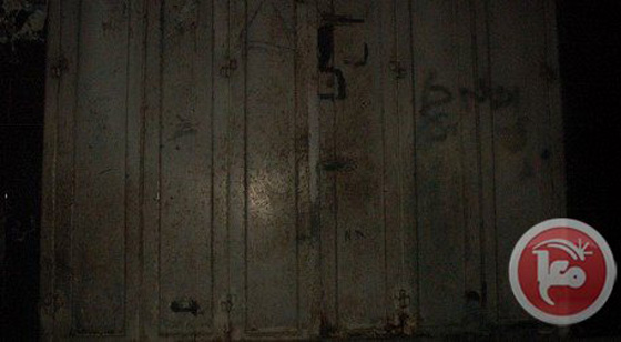 اسرة فلسطينية تعيد في مرآب سيارة!  صورة رقم 3