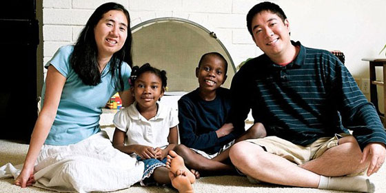 في قطر: أمريكيان من أصول آسيوية يسجنان لقتل طفلتهما بالتبني صورة رقم 3