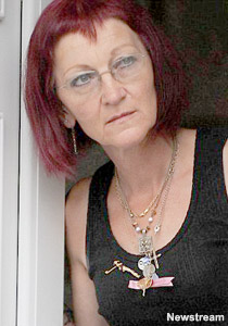 مخمورة تدمر 80 فستان زفاف لخلافها مع المدير حول اجرها  صورة رقم 1